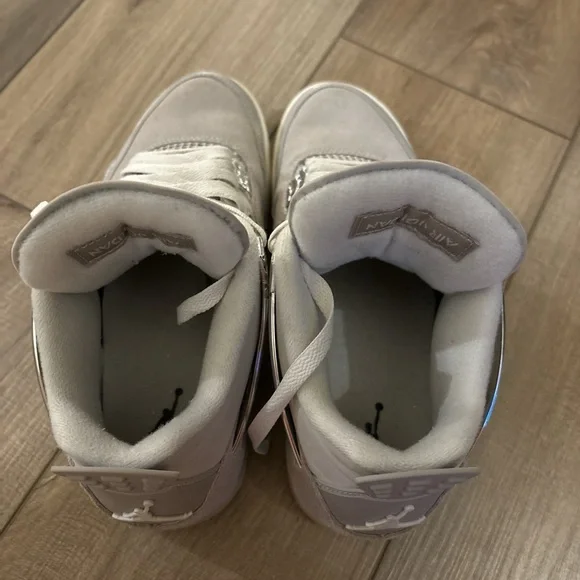 Gray Air Jordan 4 Sneakers ‘frozen moments’